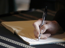 Hand die officieel document schrijft